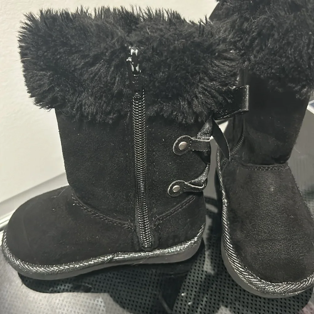 Girls size 6 winter snow boots faux fur suede like zipper lace up Bailey bow